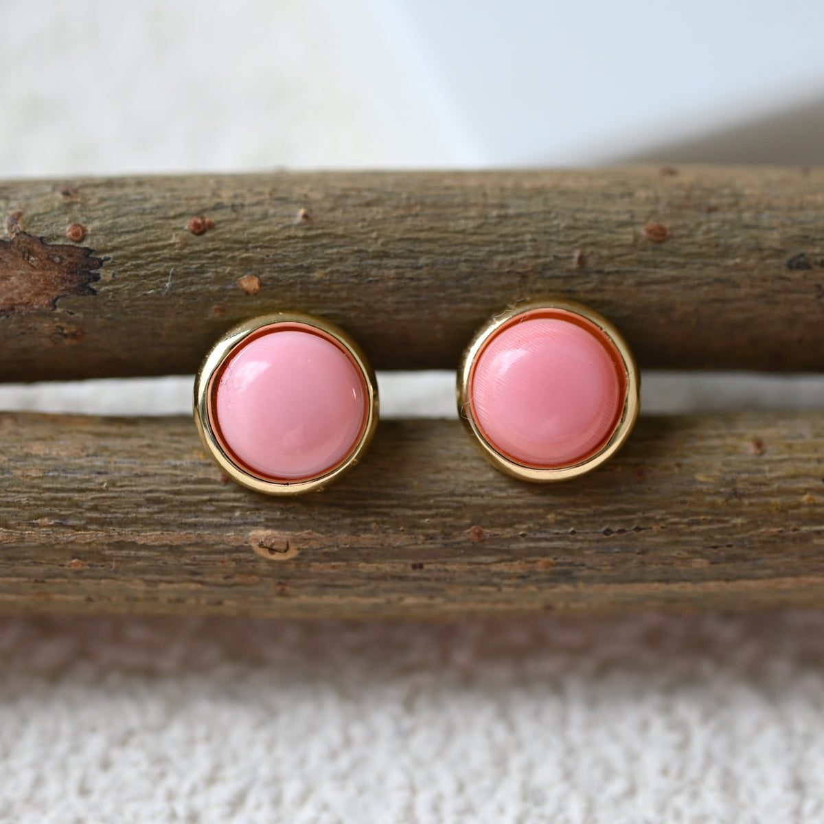Nature queen conch 8 mm round earring stud ,pink shell earring